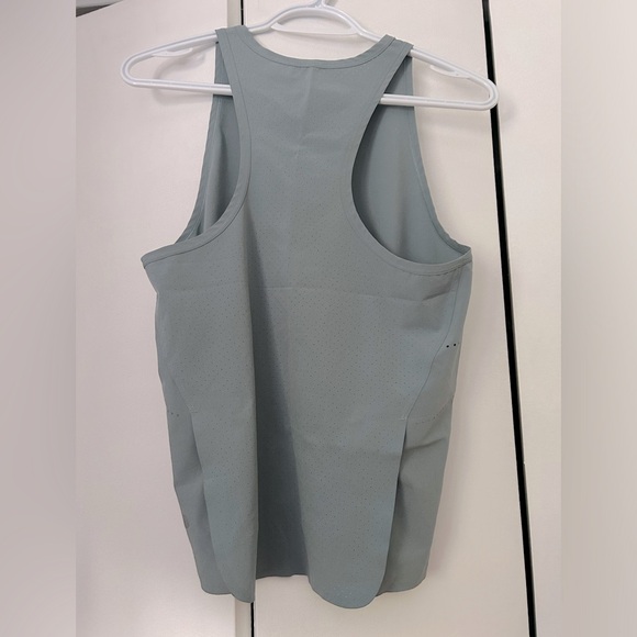 Lululemon Lightweight Stretch Running Tank Top - Picture 2 of 2